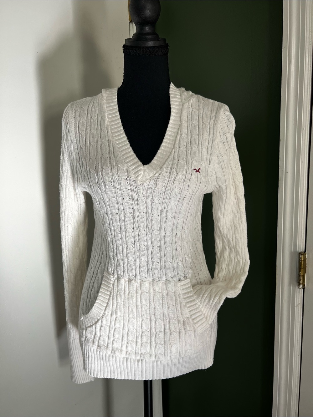 Hollister Cream Cable-Knit V-Neck Sweater with Front Pockets